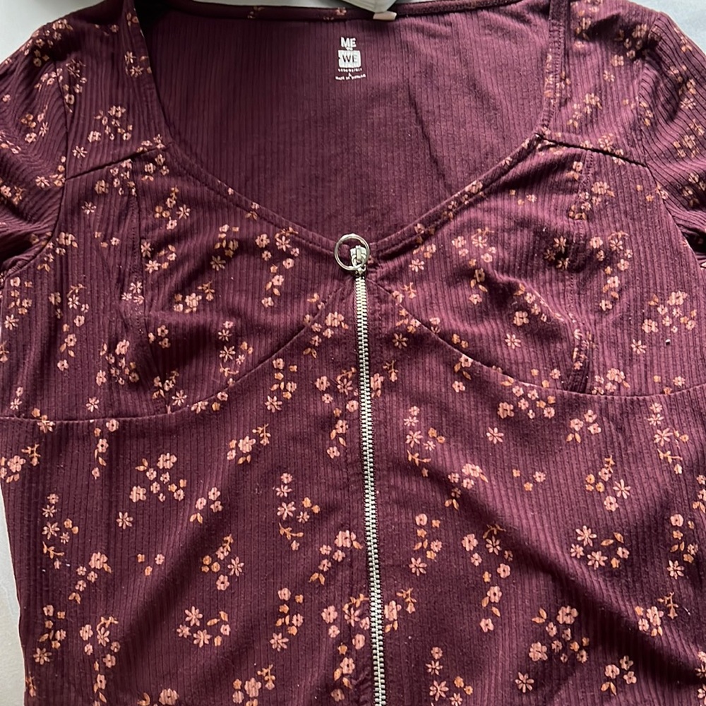 Short sleeve flowery top
